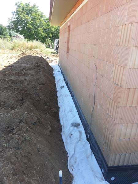 Drenáž okolo bungalovu - Veľký lapáš