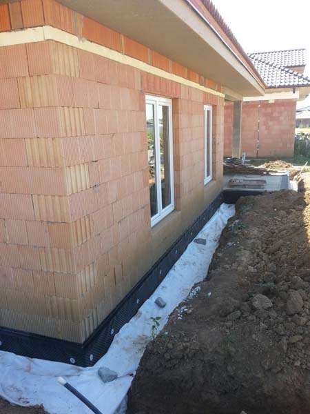 Drenáž okolo bungalovu - Veľký lapáš