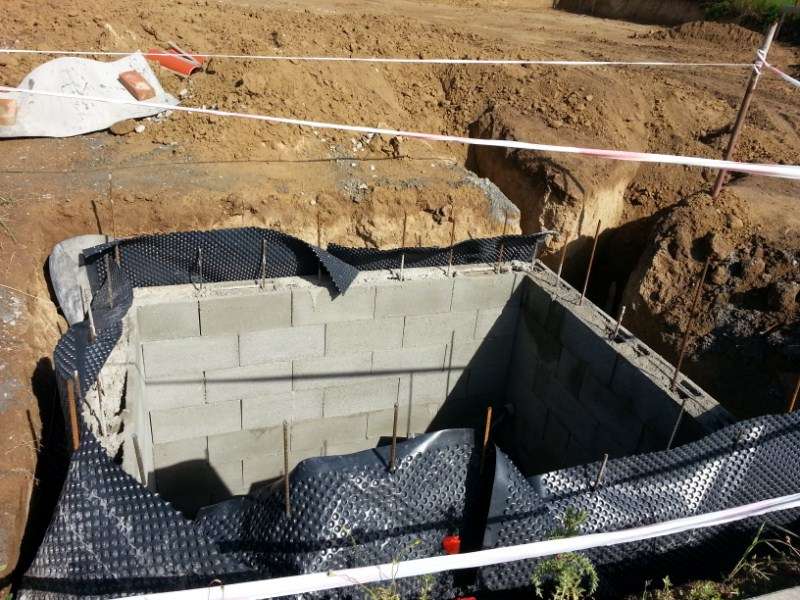 Výstavba vodomernej šachty a oporného múru a oplotenia - Suchá n/Parnou