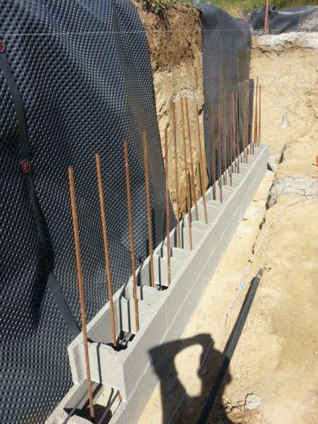 Výstavba vodomernej šachty a oporného múru a oplotenia - Suchá n/Parnou