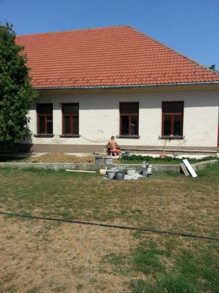 Podrezávanie farského úradu v Brezovej pod Bradlom