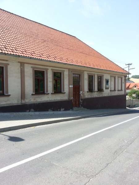 Podrezávanie farského úradu v Brezovej pod Bradlom