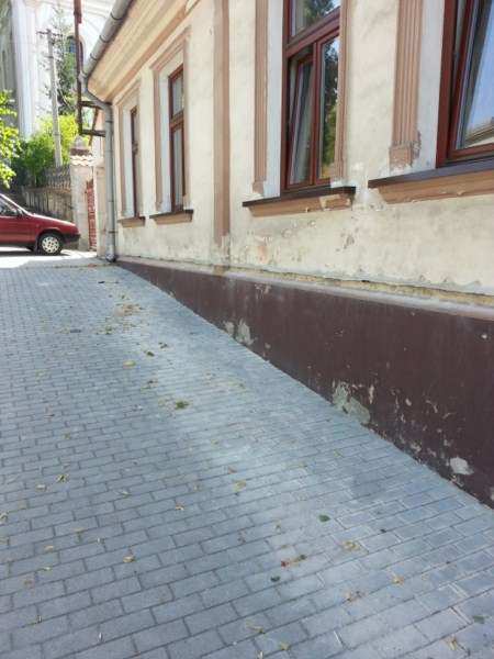 Podrezávanie farského úradu v Brezovej pod Bradlom