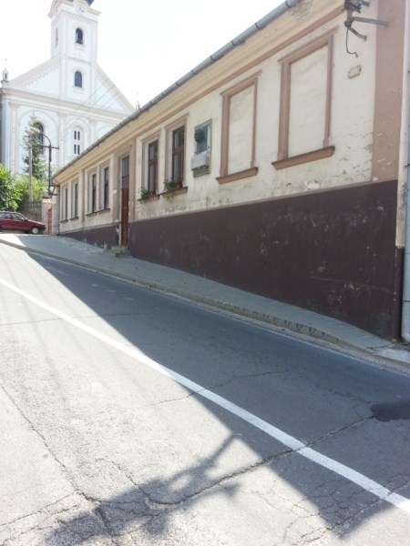 Podrezávanie farského úradu v Brezovej pod Bradlom