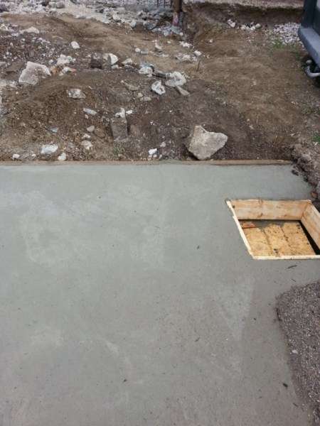 Úprava vjazdu, drenáž, sokel a nová brána Horné Orešany