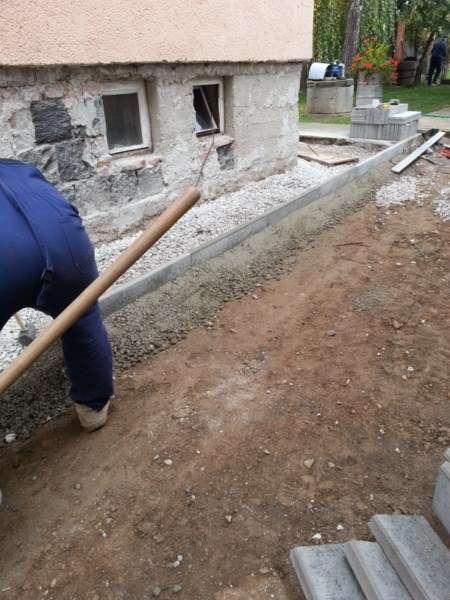 Úprava vjazdu, drenáž, sokel a nová brána Horné Orešany