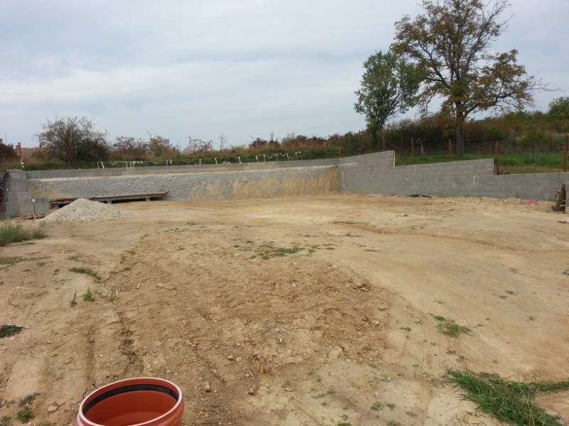 Výstavba vodomernej šachty a oporného múru a oplotenia - Suchá n/Parnou