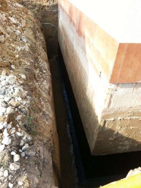 Drenáž okolo záhradného domčeku Jablonec