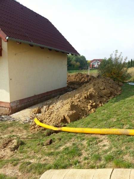 Drenáž okolo záhradného domčeku Jablonec