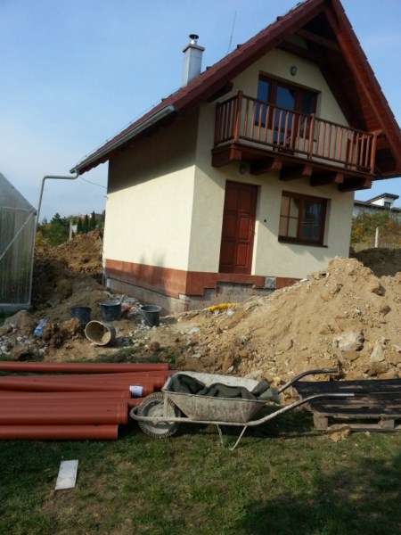 Drenáž okolo záhradného domčeku Jablonec