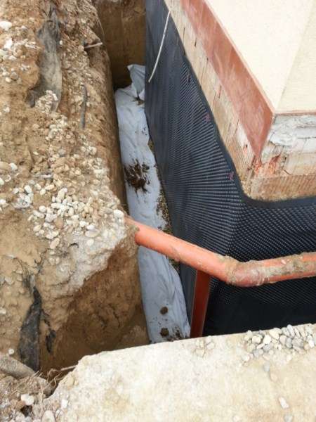 Drenáž okolo záhradného domčeku Jablonec