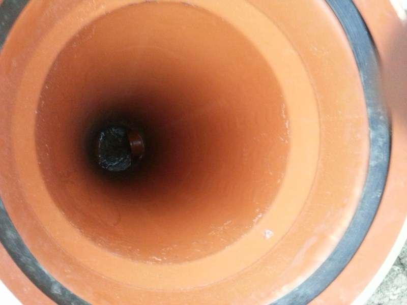 Oprava vodorovnej kanalizácie, výmena za novú: bytovka Piešťany