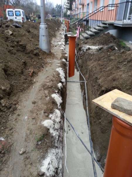 Oprava vodorovnej kanalizácie, výmena za novú: bytovka Piešťany