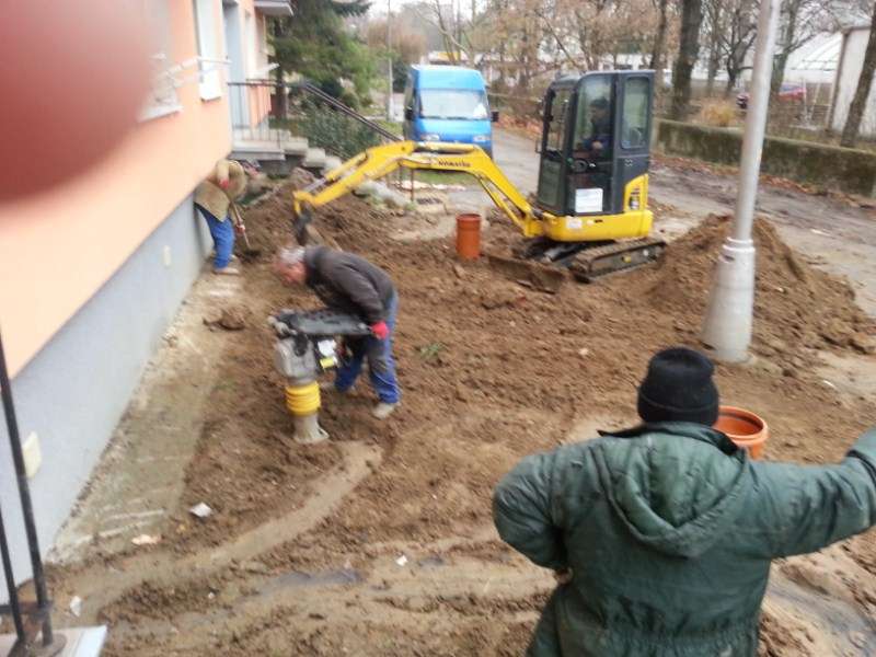 Oprava vodorovnej kanalizácie, výmena za novú: bytovka Piešťany