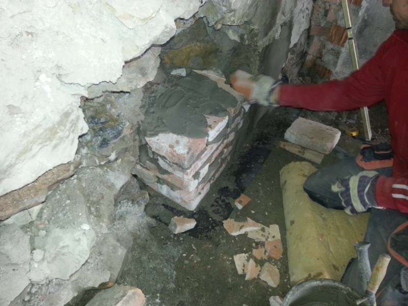 Podrezávanie kamenného múru RD Horné Orešany