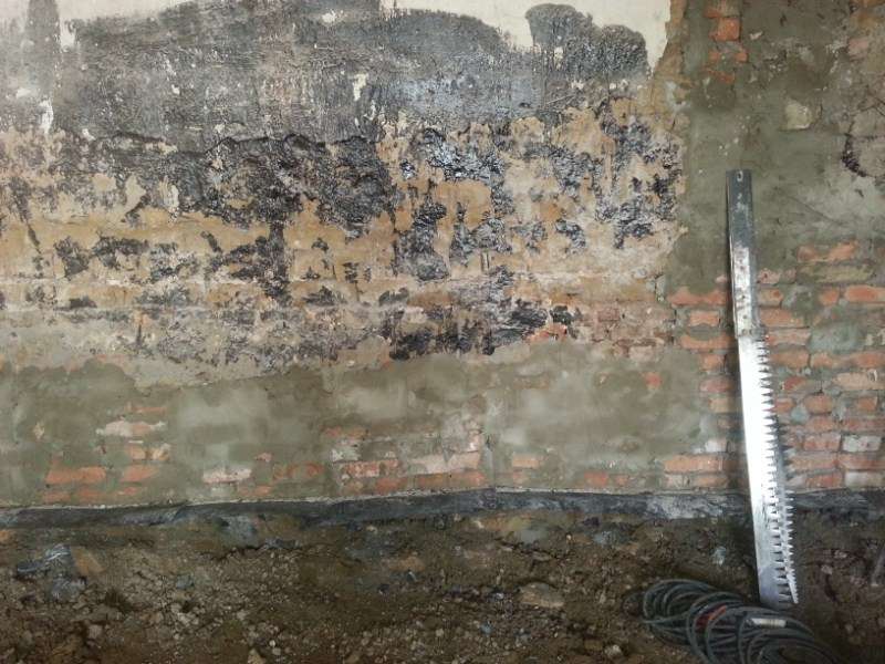 Podrezávanie kamenného múru RD Horné Orešany